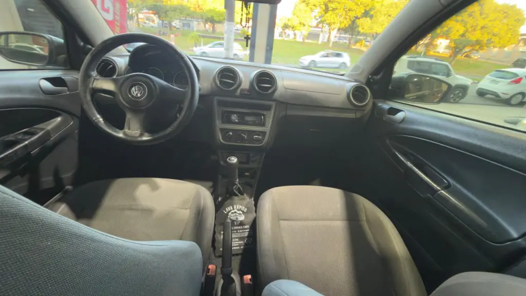 VOLKSWAGEN Voyage - Foto