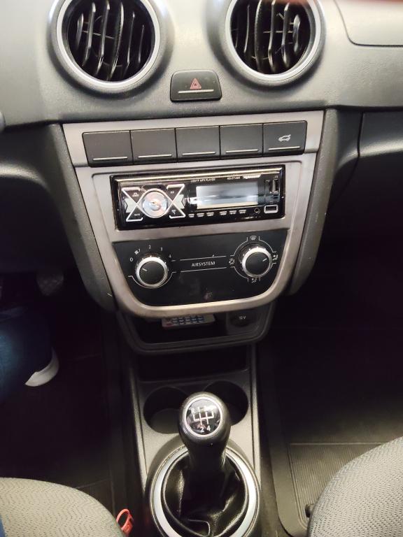 VOLKSWAGEN Voyage - Foto