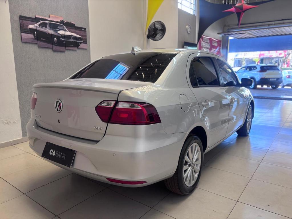 VOLKSWAGEN Voyage - Foto