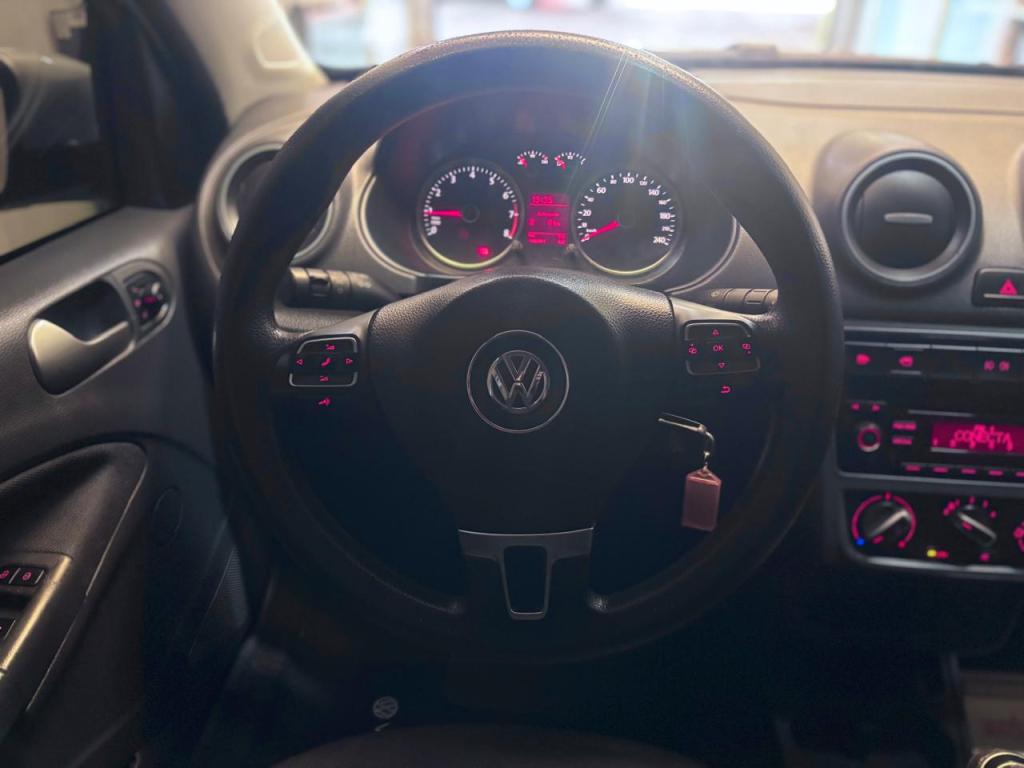 VOLKSWAGEN Voyage - Foto