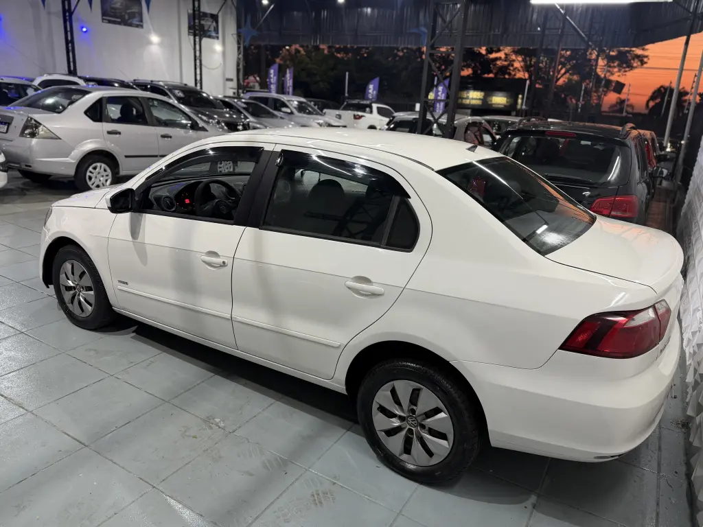 VOLKSWAGEN Voyage - Foto