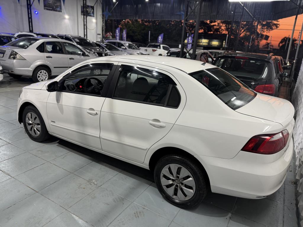 VOLKSWAGEN Voyage - Foto