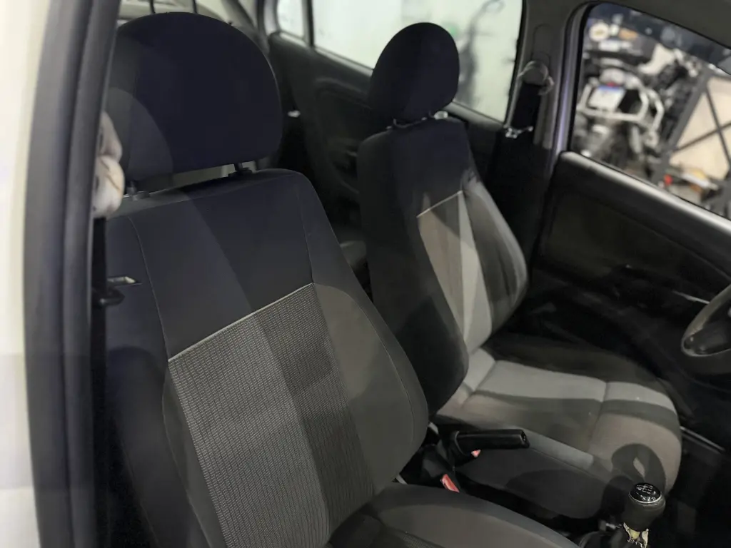 VOLKSWAGEN Voyage - Foto