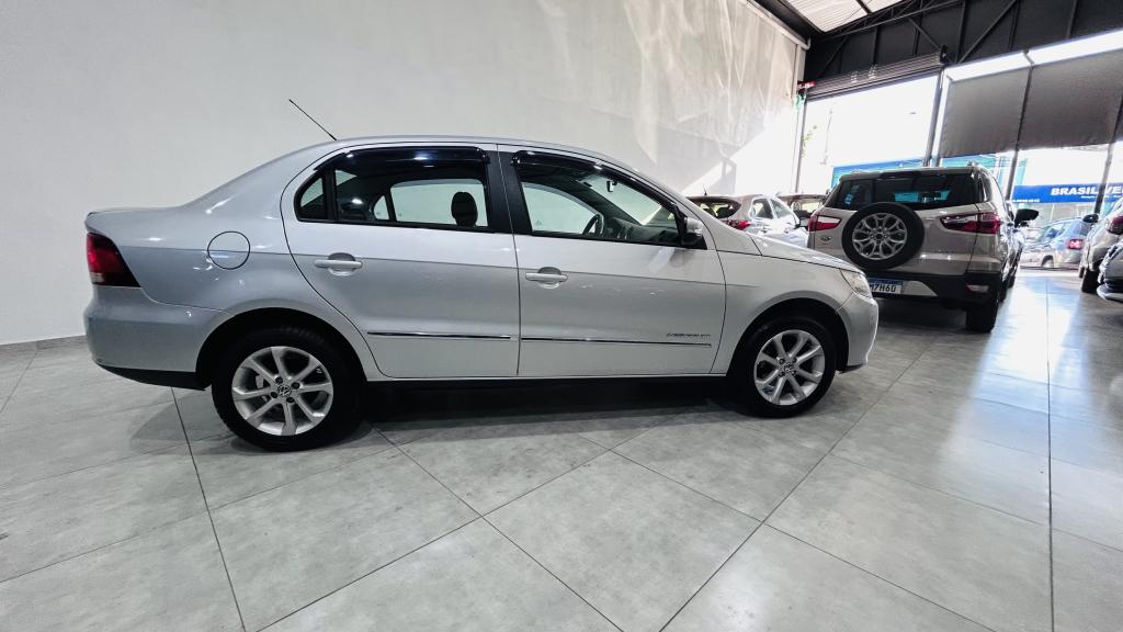 VOLKSWAGEN Voyage - Foto