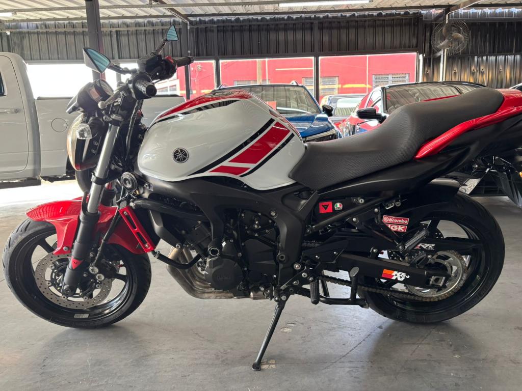 YAMAHA Fazer 600 - Foto