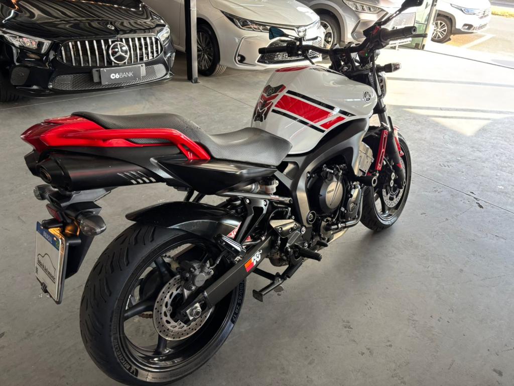 YAMAHA Fazer 600 - Foto