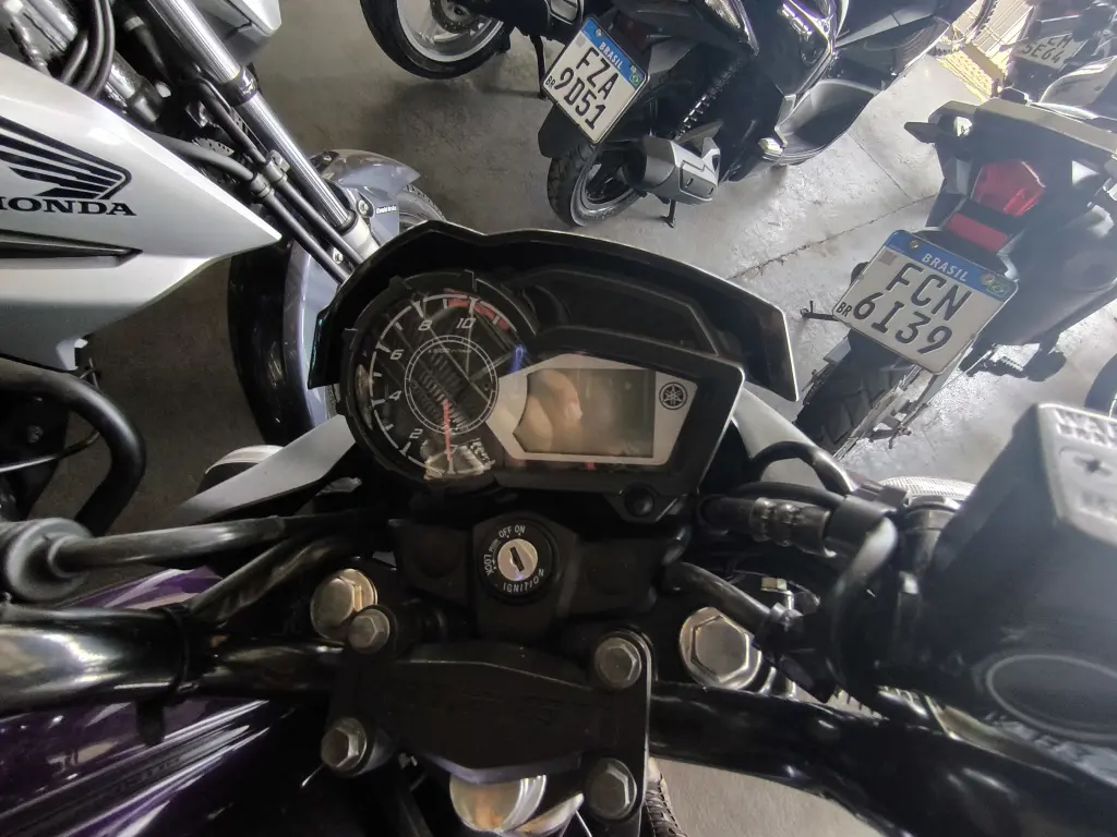 YAMAHA Fazer YS 150 - Foto