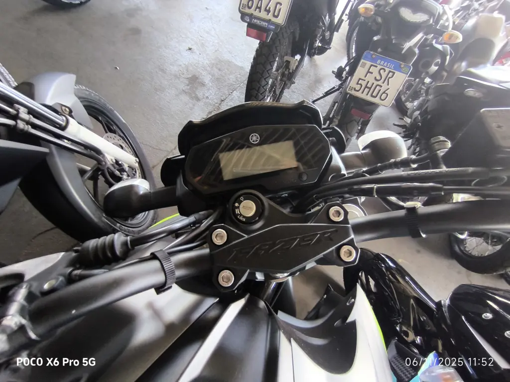 YAMAHA FZ 25 250 Fazer Flex - Foto