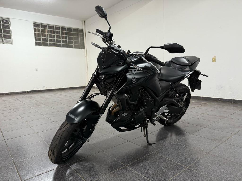 YAMAHA MT-03 300 - Foto