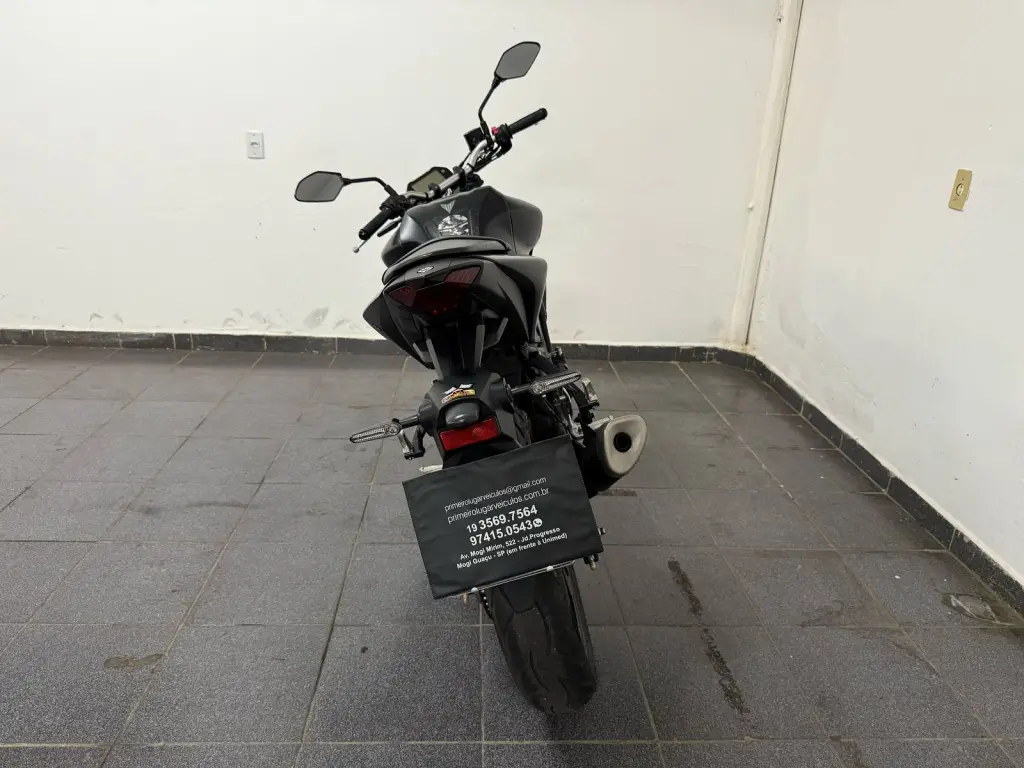 YAMAHA MT-03 300 - Foto