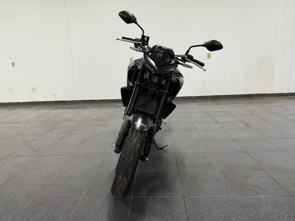 YAMAHA MT-03 300 - Foto