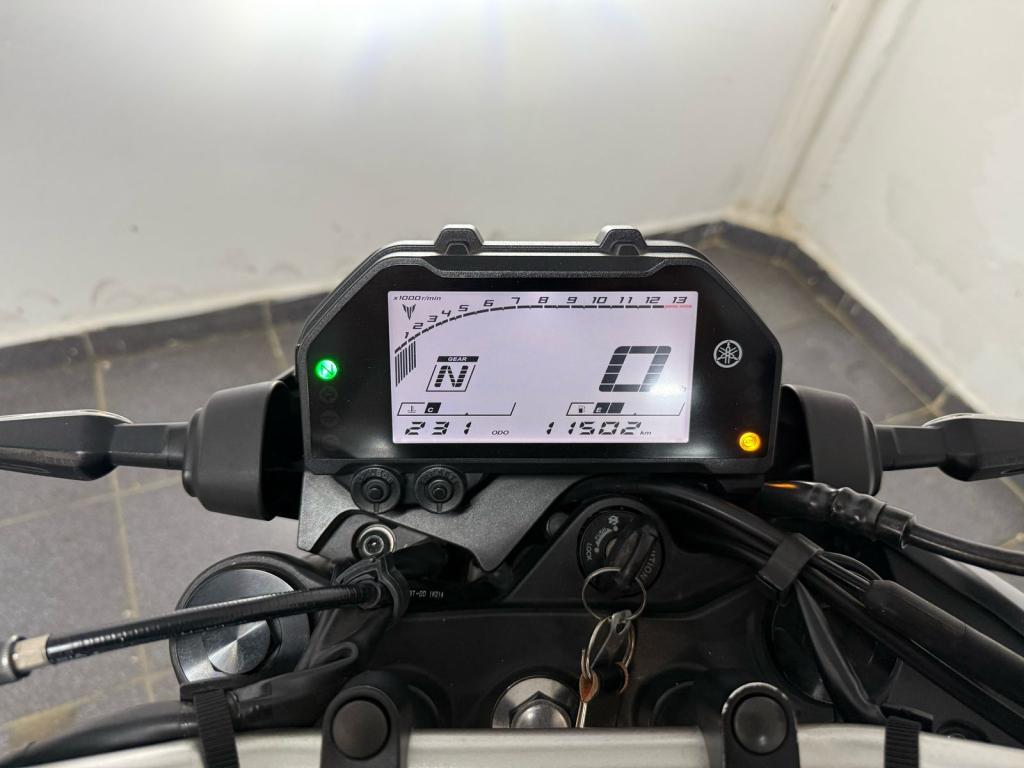 YAMAHA MT-03 300 - Foto