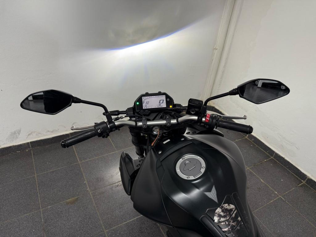 YAMAHA MT-03 300 - Foto