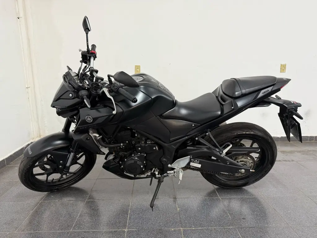 YAMAHA MT-03 300 - Foto