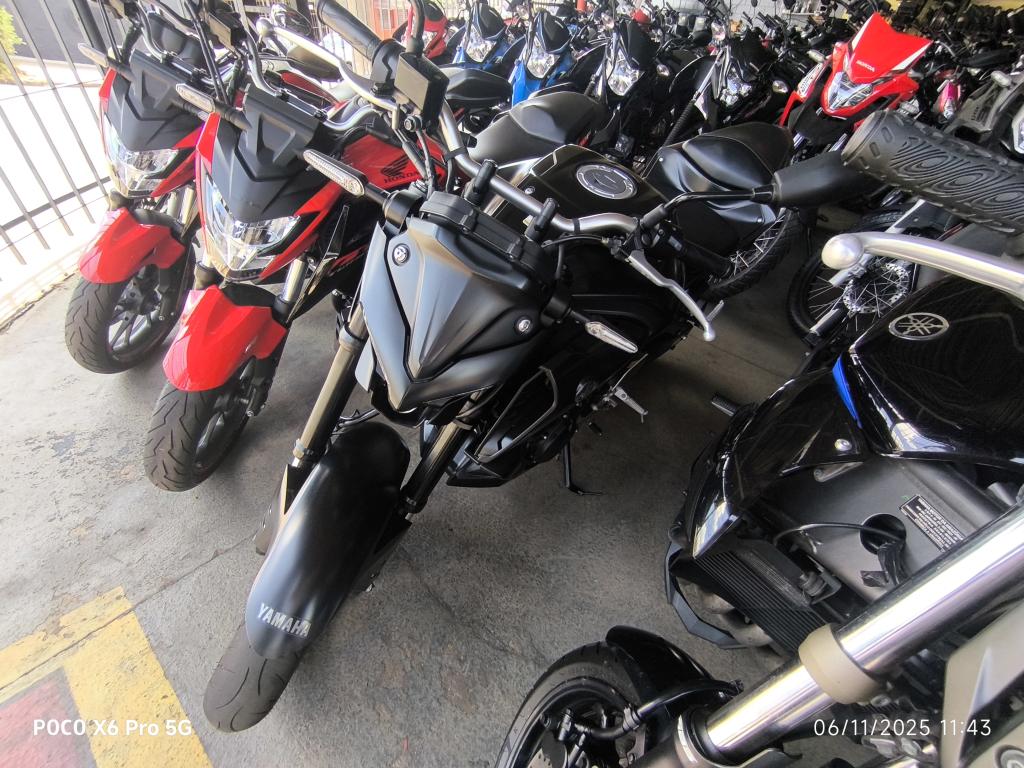 YAMAHA MT-03 300 - Foto