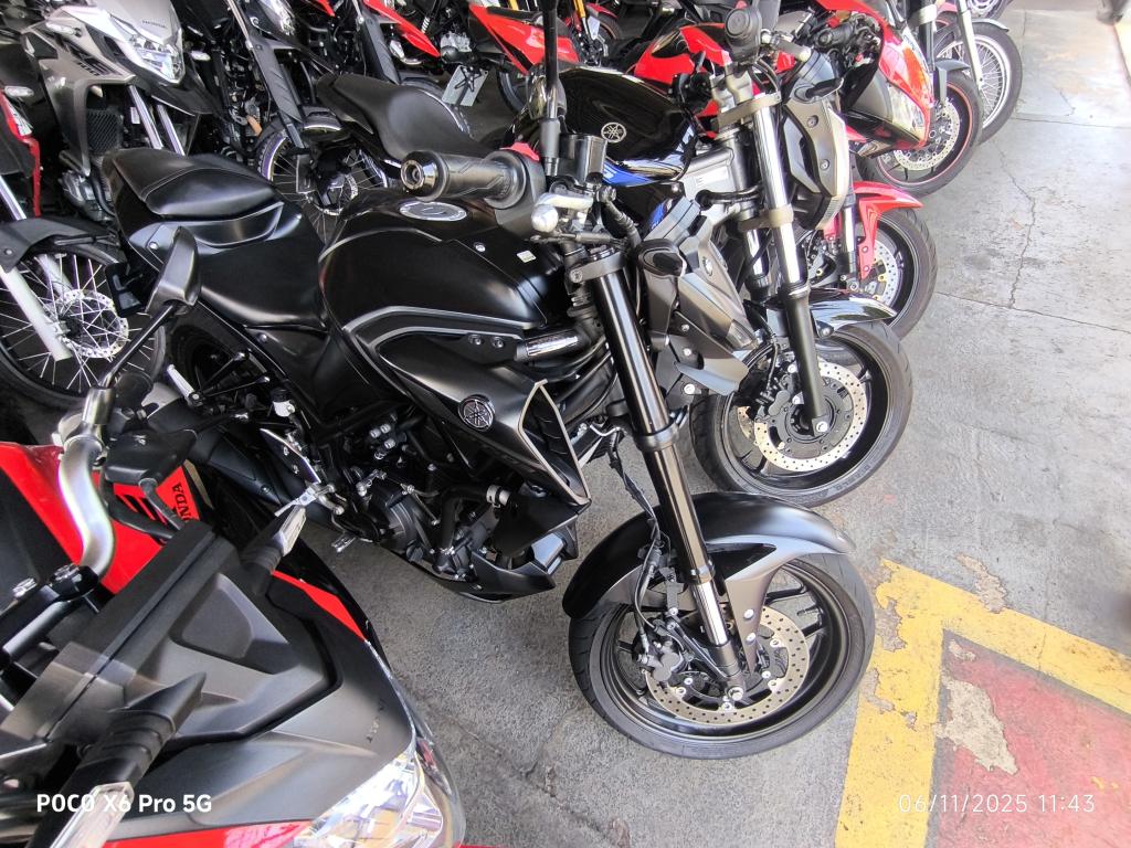 YAMAHA MT-03 300 - Foto