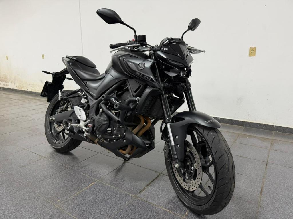YAMAHA MT-03 300 - Foto