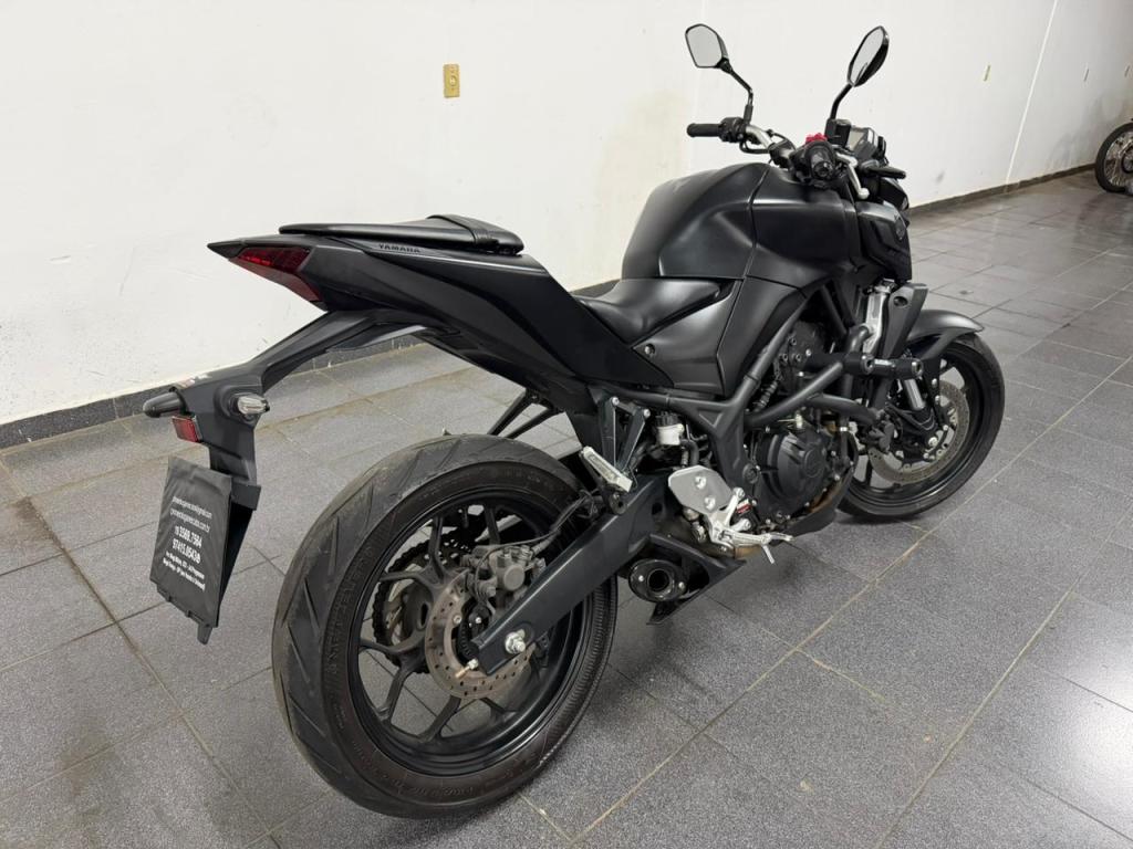 YAMAHA MT-03 300 - Foto