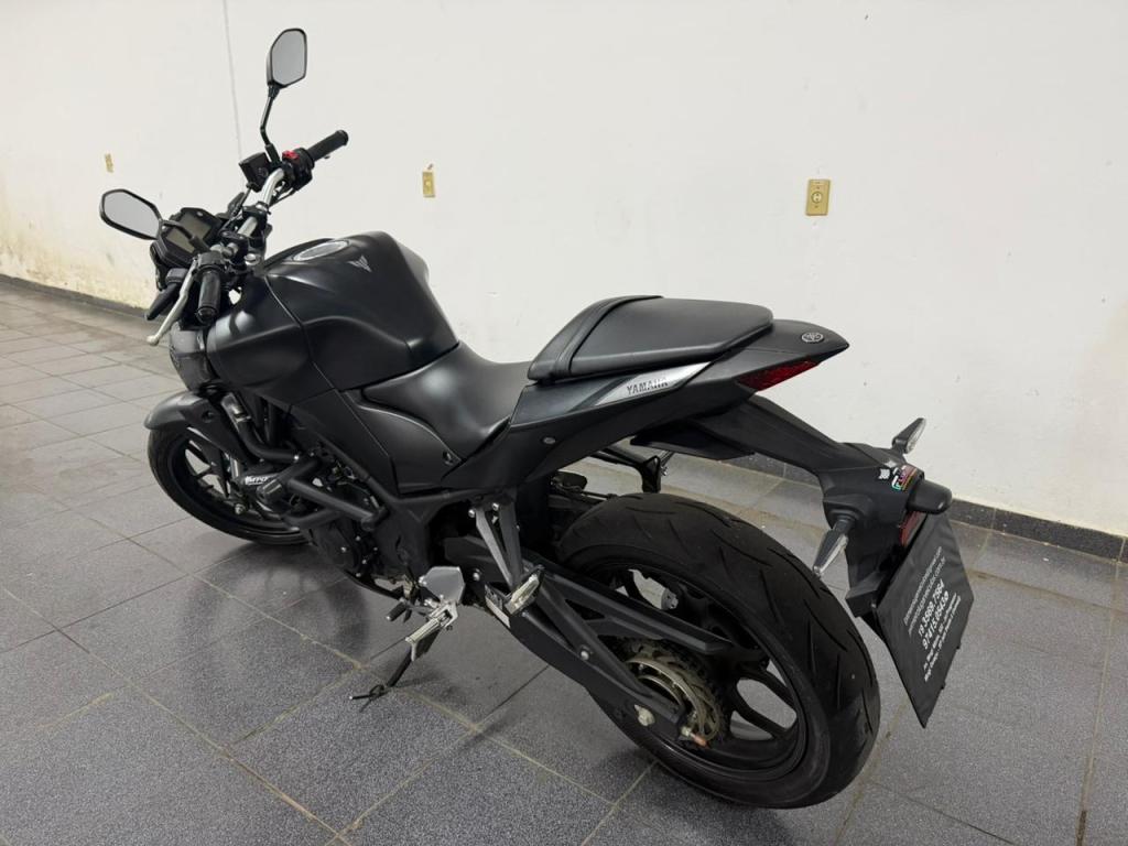 YAMAHA MT-03 300 - Foto