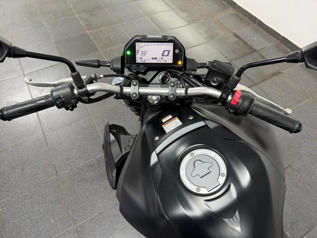 YAMAHA MT-03 300 - Foto