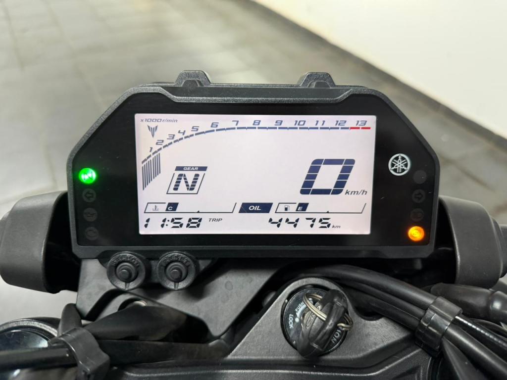 YAMAHA MT-03 300 - Foto