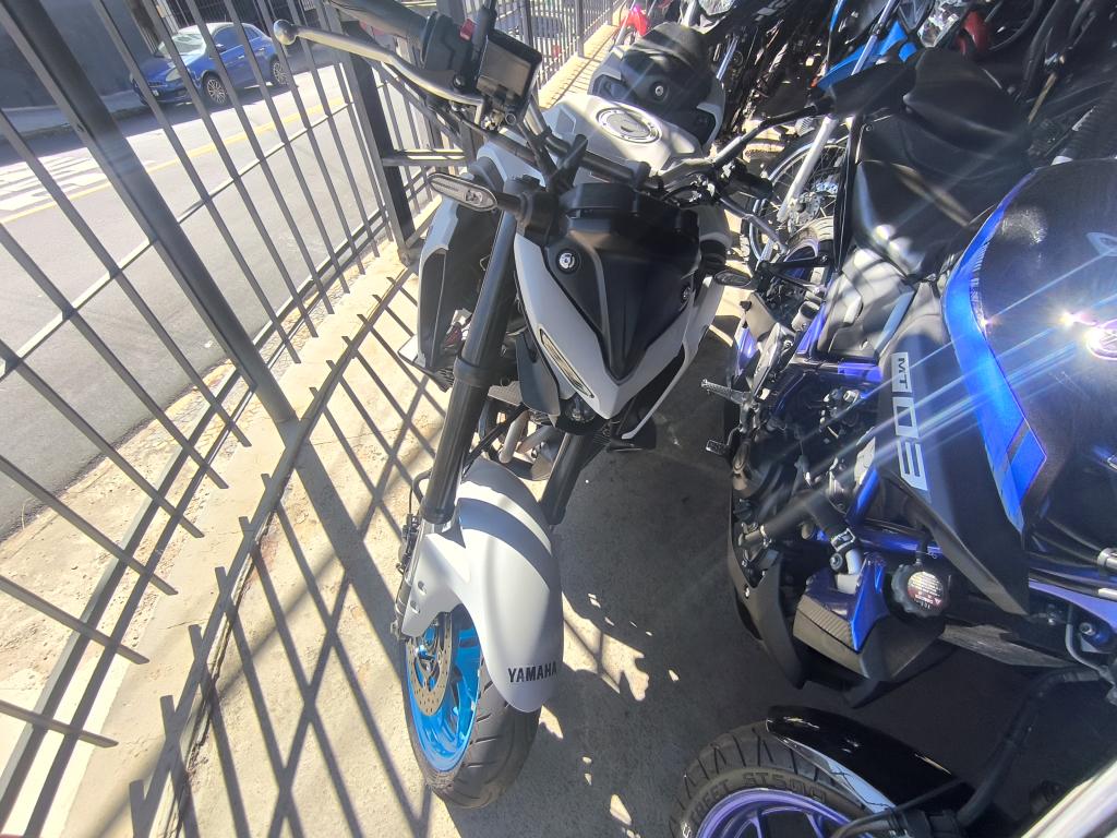 YAMAHA MT-03 300 - Foto