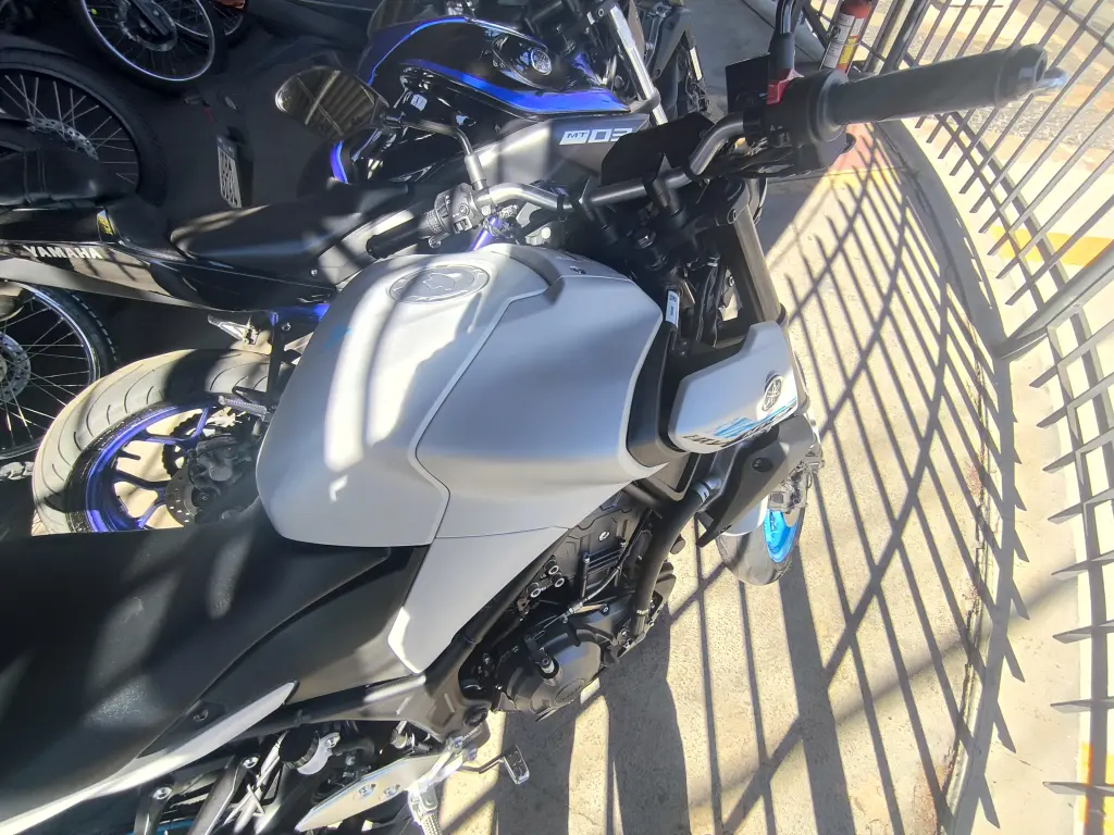 YAMAHA MT-03 300 - Foto