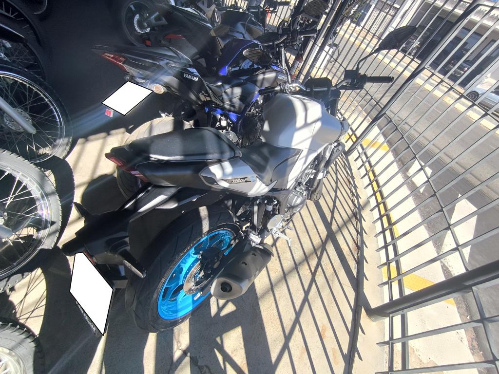YAMAHA MT-03 300 - Foto