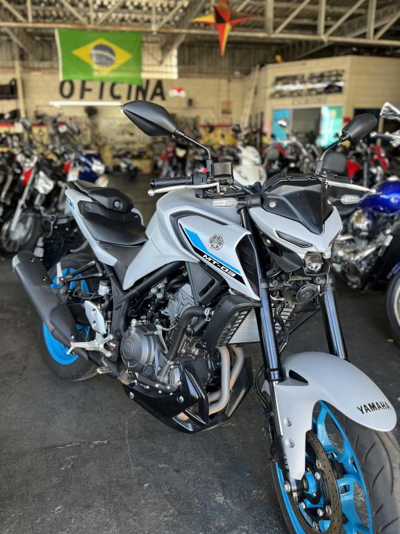 YAMAHA MT-03 300 - Foto