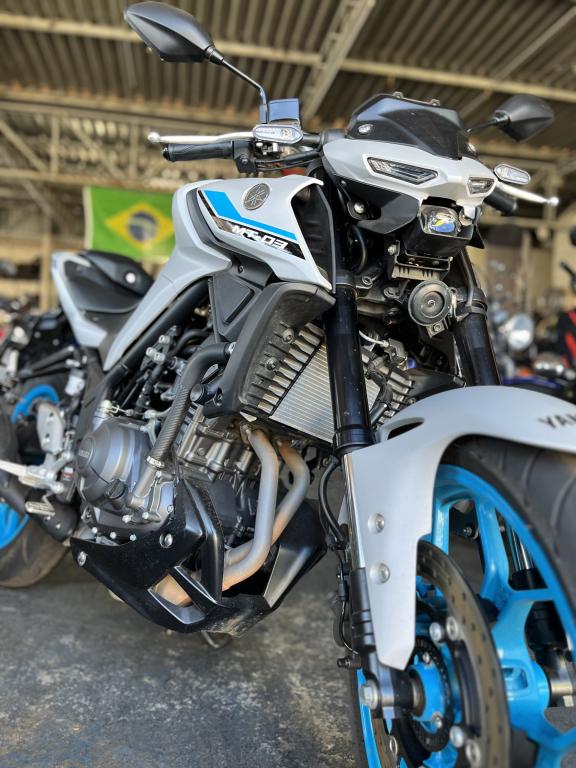 YAMAHA MT-03 300 - Foto