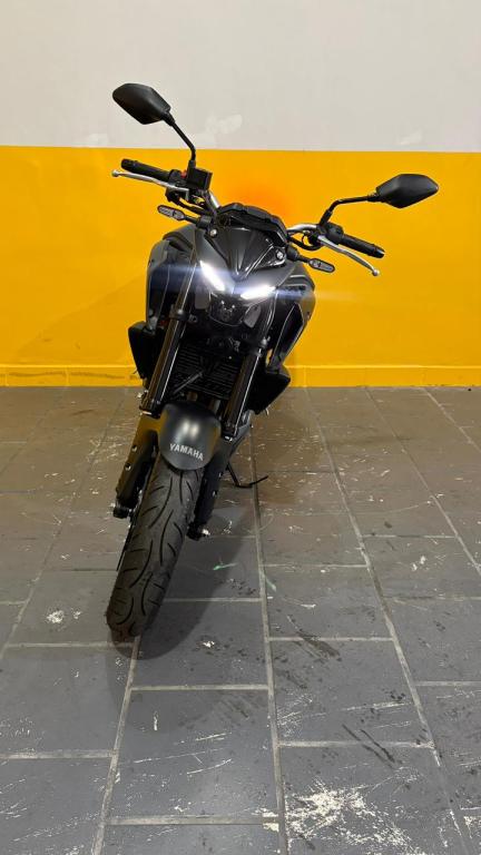 YAMAHA MT-03 300 - Foto