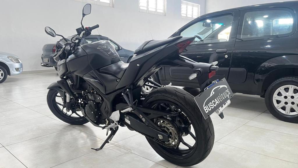 YAMAHA MT-03 300 - Foto