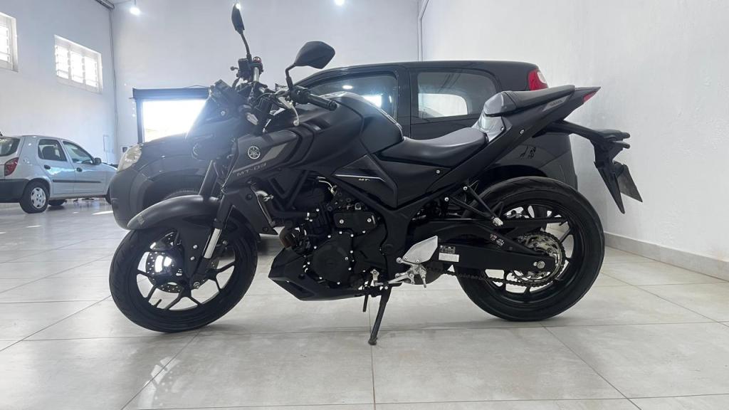 YAMAHA MT-03 300 - Foto