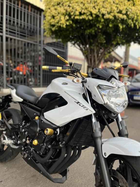 YAMAHA XJ6 600 - Foto