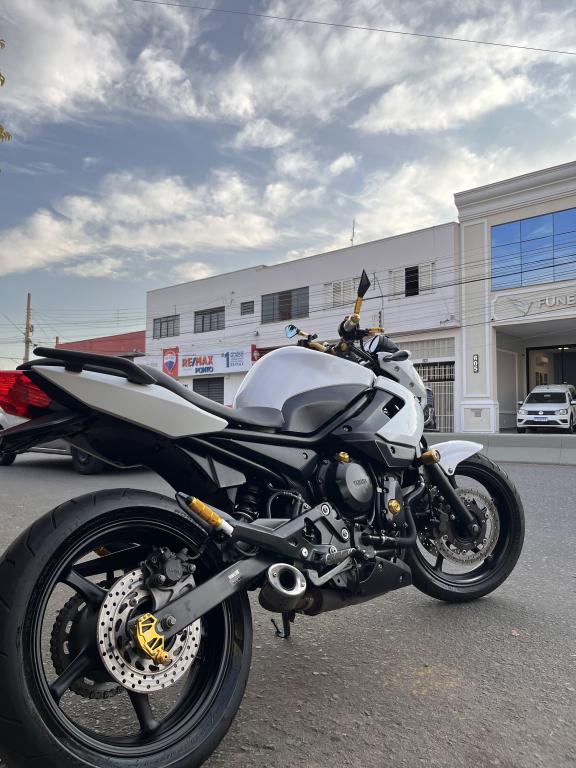 YAMAHA XJ6 600 - Foto