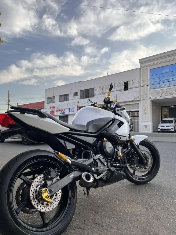 YAMAHA XJ6 600 - Foto