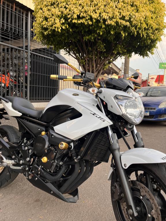 YAMAHA XJ6 600 - Foto