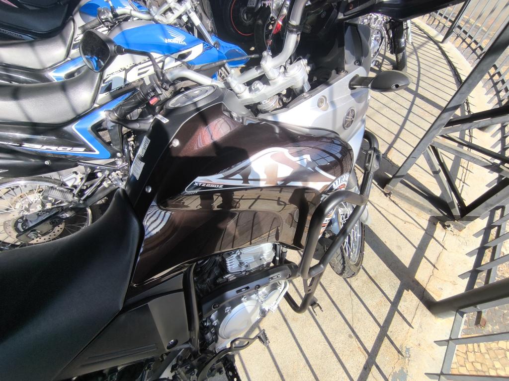 YAMAHA XTZ 250 - Foto