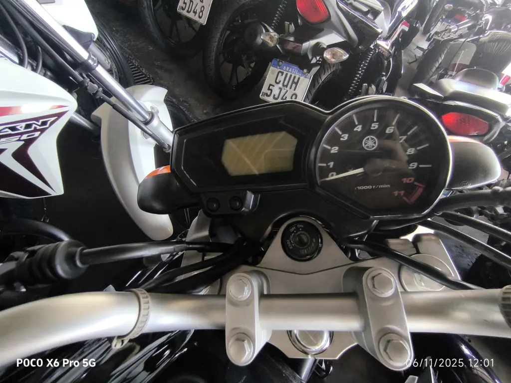 YAMAHA YS Fazer 250 - Foto