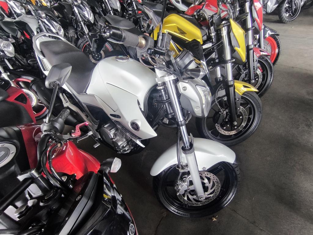 YAMAHA YS Fazer 250 - Foto