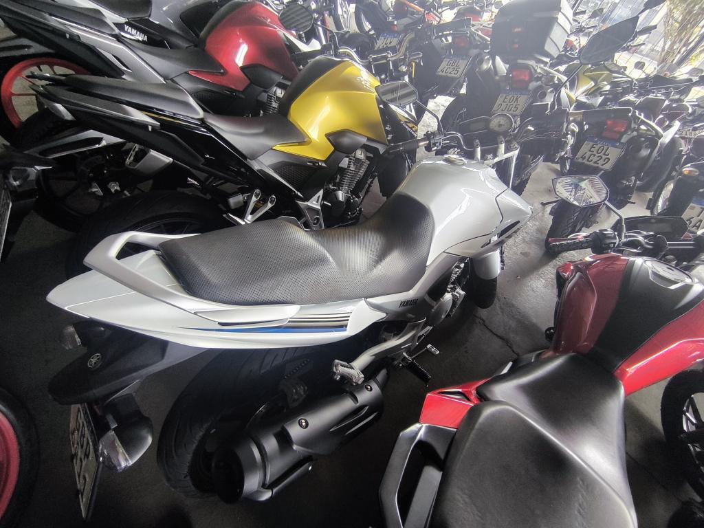 YAMAHA YS Fazer 250 - Foto