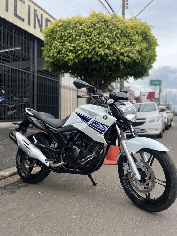 YAMAHA YS Fazer 250 - Foto
