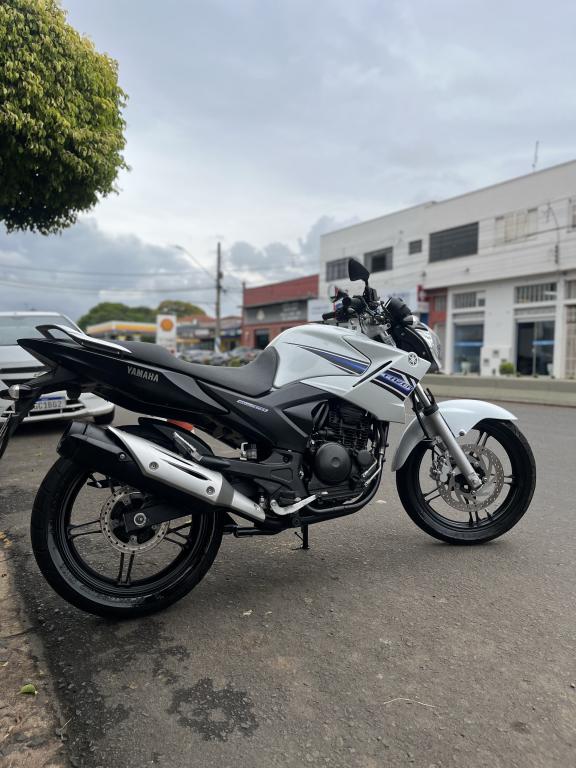 YAMAHA YS Fazer 250 - Foto