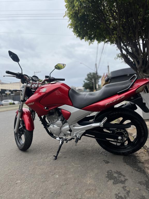 YAMAHA YS Fazer 250 - Foto