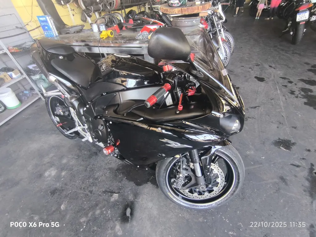 YAMAHA YZF R1 1000 - Foto