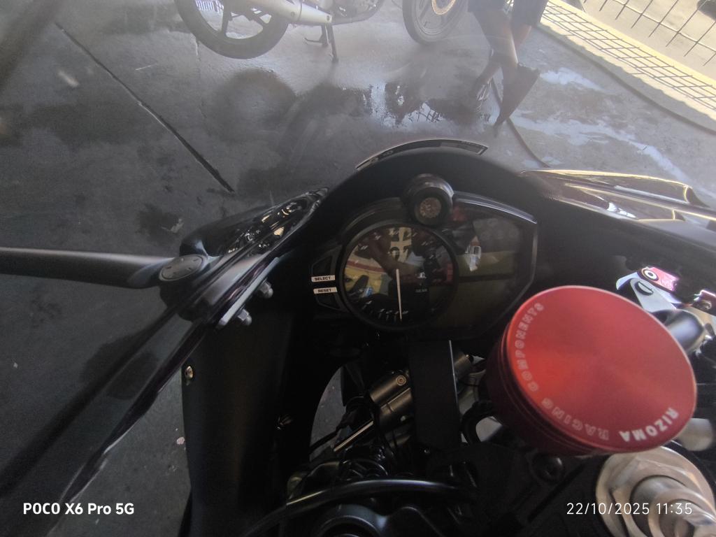 YAMAHA YZF R1 1000 - Foto