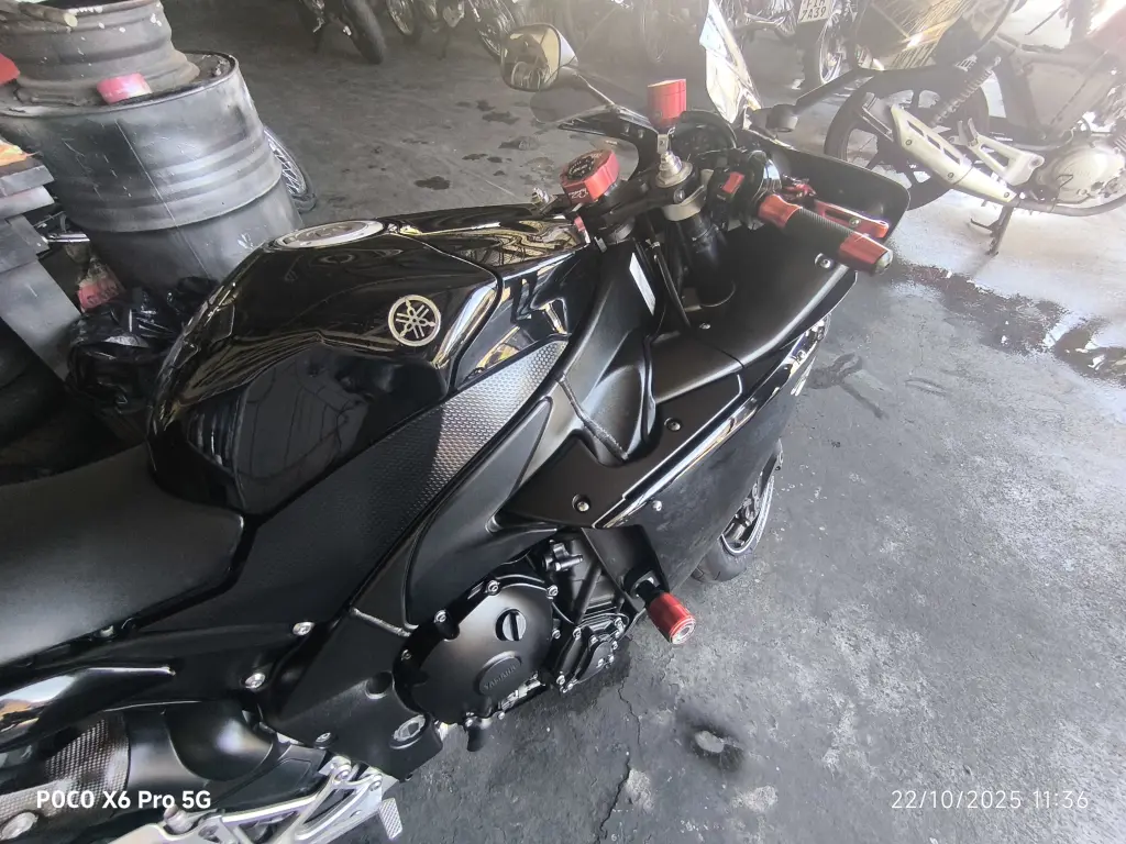 YAMAHA YZF R1 1000 - Foto