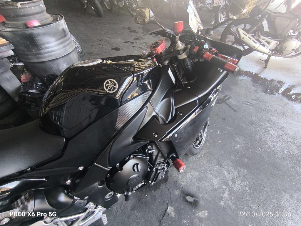 YAMAHA YZF R1 1000 - Foto