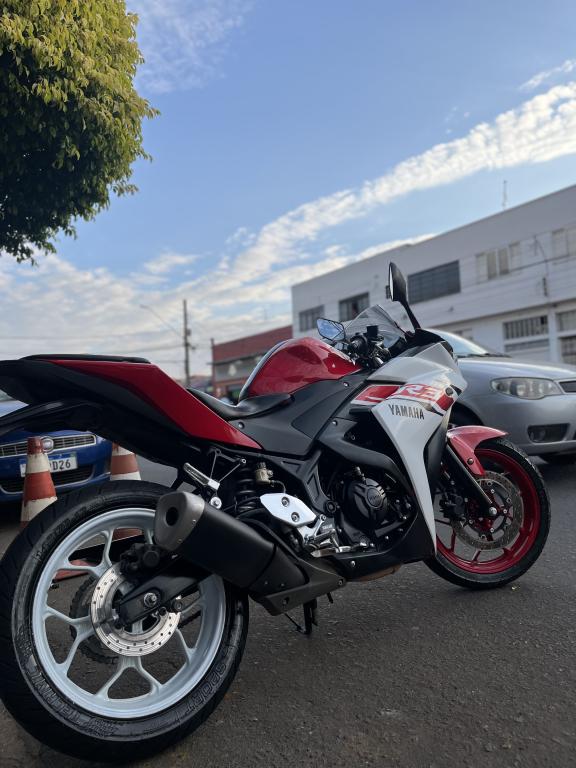 YAMAHA YZF R3 320 - Foto