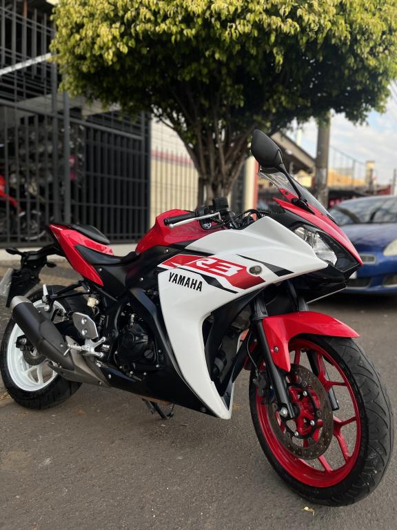 YAMAHA YZF R3 320 - Foto